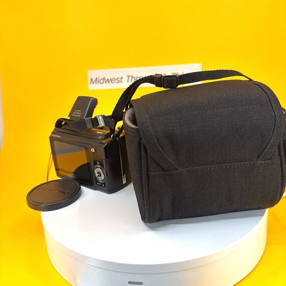 Olympus Digital Camera | 3" Display - 22x Zoom - Wifi - 14MP Sensor - 720p HD - Picture 15 of 16